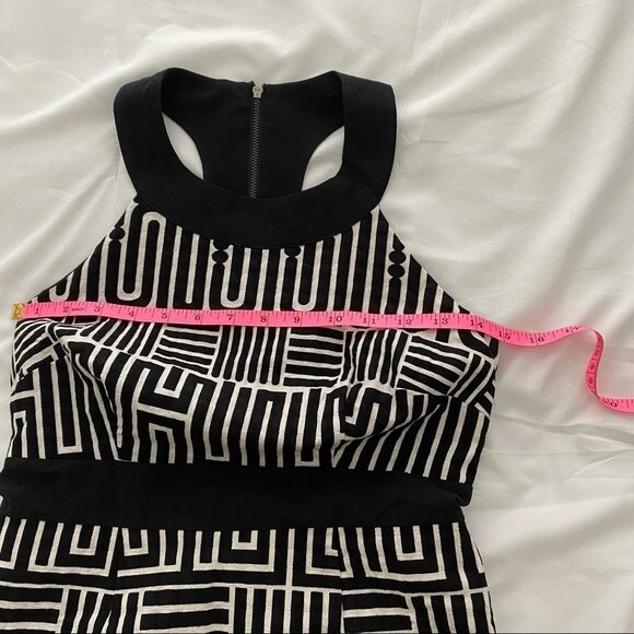 LAUNDRY by SHELLI SEGA, black white geometric halter style size 2 - Picture 11 of 13